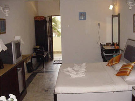 Dolphin Bay Hotel Goa Exterior photo